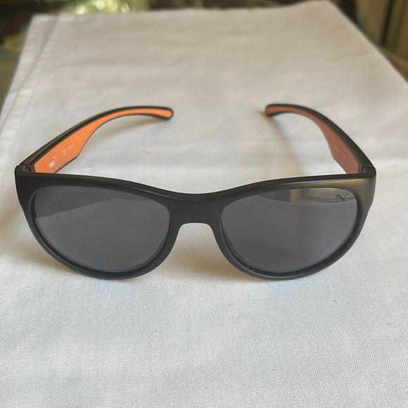 PUMA POLARIZED PU15149 54 17 135 Sport black/orange plastic frames, gray lenses - Picture 1 of 8